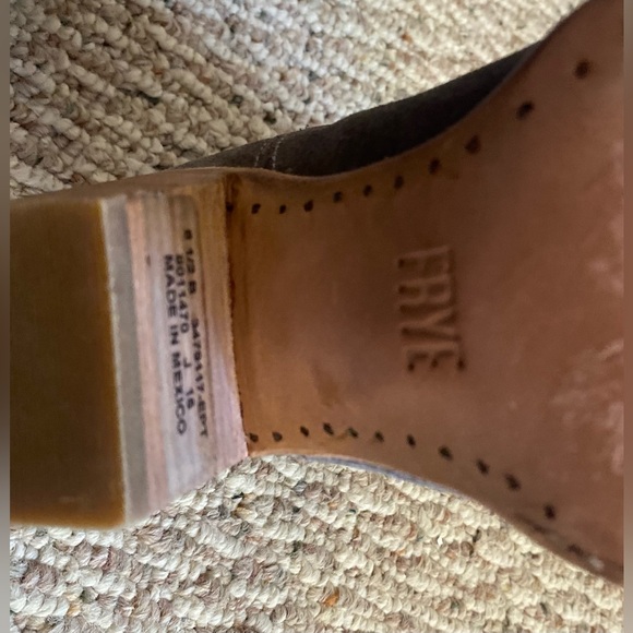 FRYE Women’s Victoria Cut Short Elephant Soft Oiled Suede Boots, size 8.5 - Picture 12 of 16